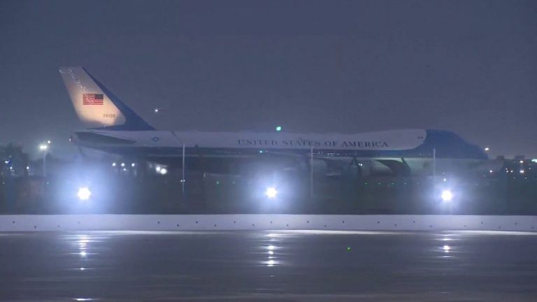 Joe Biden lands In Delhi: জি ২০ সামিটে যোগ দিতে দিল্লিতে আমেরিকার রাষ্ট্রপতি, দেখুন ভিডিয়ো