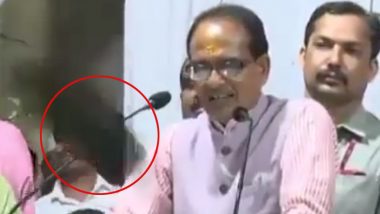 Madhya Pradesh CM Viral Video: মধ্যপ্রদেশ মুখ্যমন্ত্রীর জনসভায় উড়ে এল জুতো, পুরনো ভিডিয়ো ঘিরে নতুন বিক্ষোভ নেটপাড়ায়