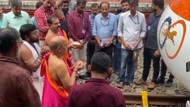 Puja For Vande Bharat Trains: বন্দে ভারত এক্সপ্রেসের উদ্বোধনের আগে রেললাইনে পুজো, কেরলের কাসারাগোড স্টেশনের ভিডিয়ো