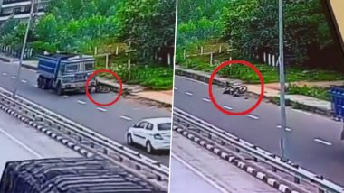 Andhra Pradesh Road Accident Video: বিশাখাপত্তনমে ট্রাকের ধাক্কায় মোটরসাইকেল আরোহীর মৃত্যু, দেখুন মর্মান্তিক ভিডিও