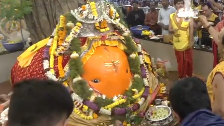 Ganesh Chaturthi 2023: নাগপুরের শ্রী গণেশ মন্দির টেকডিতে ভক্তদের উপস্থিতিতে পরিবেশিত হল আরতি (দেখুন ছবি)