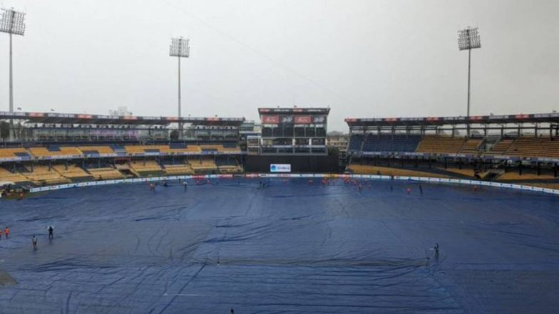 Colombo Pitch: কলম্বোর মাঠ শুকনো করতে হ্যালোজেন লাইটের ব্যবহার, দেখুন ছবিতে