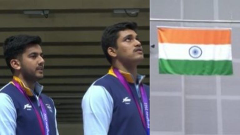 Rudrankksh Patil, Aishwary Pratap Tomar and Divyansh Panwar Sing National Anthem: স্বর্ণপদক জয়ের পর জাতীয় সঙ্গীত গাইলেন রুদ্রাক্ষ পাতিল, ঐশ্চর্য প্রতাপ সিং তোমর এবং দিব্যাংশ পানওয়ার (দেখুন ভিডিও )