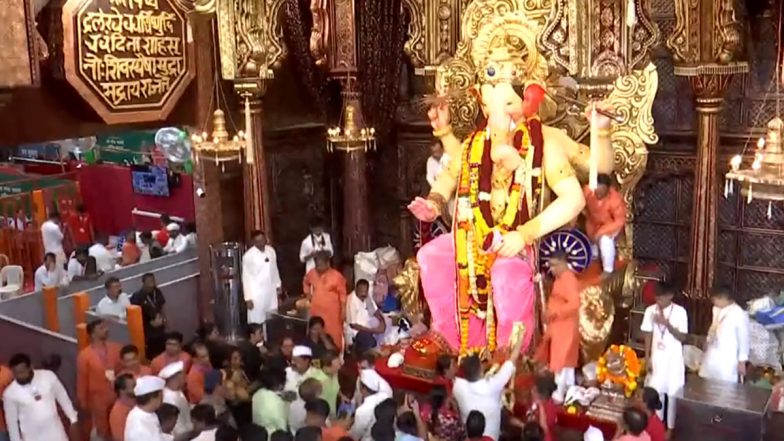 Happy Ganesh Chaturthi 2023: গণেশ চতুর্থীর সকালে ভক্তদের ভিড়ে শুরু হল  লালবাগচা রাজার প্রভাতী আরতি (দেখুন সেই ভিডিও)