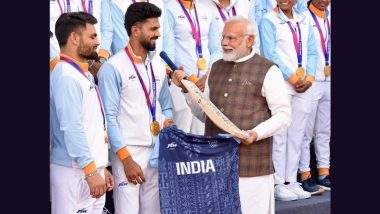 Indian Cricket Team Gifts PM Modi: এশিয়ান গেমস চ্যাম্পিয়ন ভারতীয় ক্রিকেট দলের প্রধানমন্ত্রী মোদীকে 'ব্যাট' উপহার, দেখুন ছবি