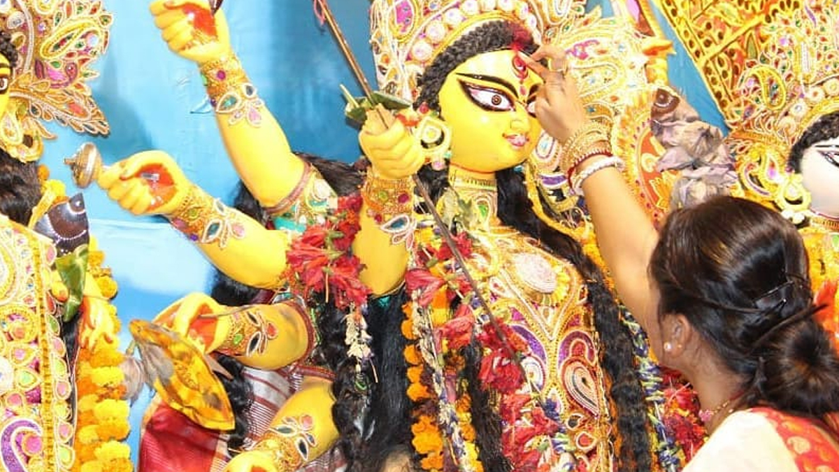 Dashami Baran: দশমীর বরণের শুভ সময় কখন? বরণডালায় কী কী রাখা আবশ্যিক?
