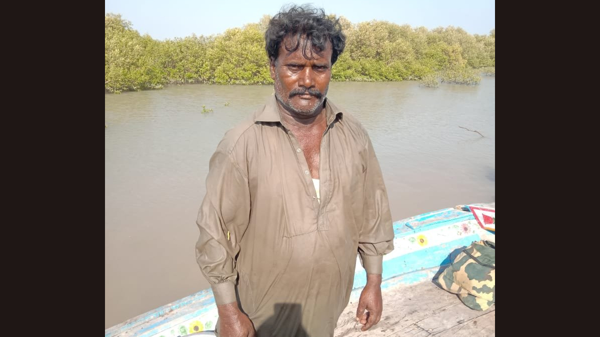 Pak Fisherman: গুজরাটের উপকূলে যন্ত্রচালিত নৌকা-সহ আটক পাকিস্তানি মৎস্যজীবী