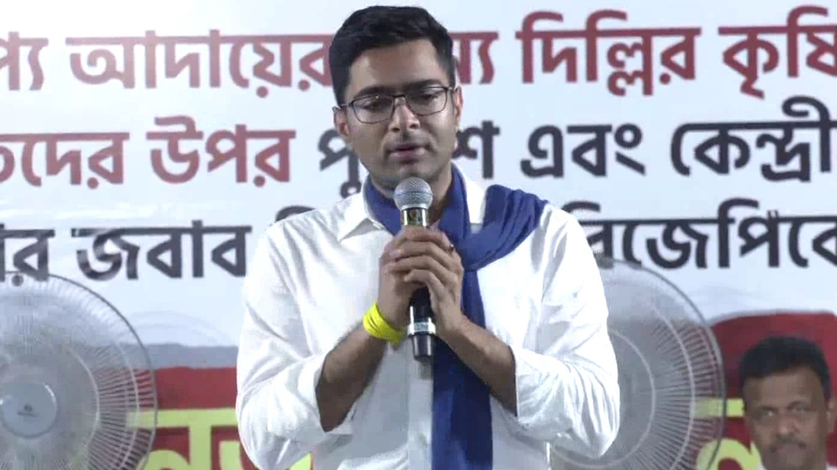 Abhishek Banerjee On MGNREGA Protest: রাজ্যপালের সঙ্গে কথা না বলা পর্যন্ত রাজভবনের সামনেই থাকার ধরনার হুঁশিয়ারি অভিষেকের, দেখুন ভিডিয়ো