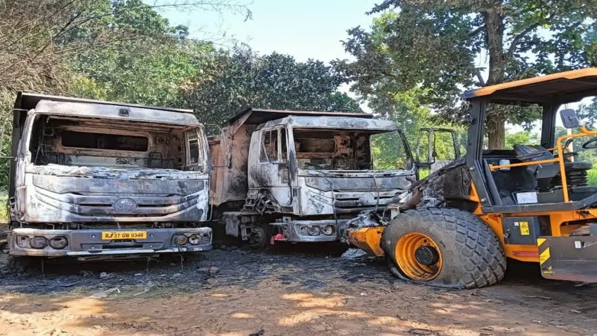 Hazaribagh Maoists Attack: হাজারিবাগে মাওবাদী হামলা, পোড়ানো হল রেললাইন তৈরির কাজে ব্যবহৃত গাড়ি