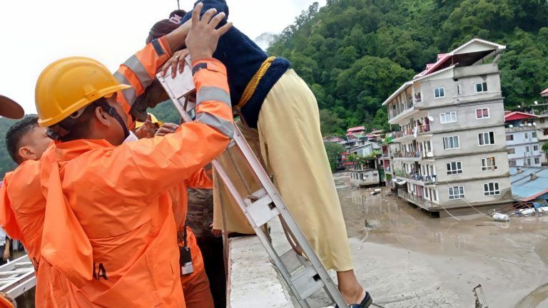 Sikkim : সিকিমের সিংতামে হড়পা বানে নিঁখোজ ৭ জনকে উদ্ধার এনডিআরএফের