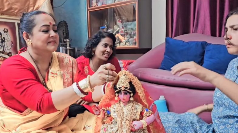 Lakshmi Puja 2023: মায়াপুর থেকে আসা শাড়ি গয়নায় সেজে উঠল অপরাজিতা আঢ্য-র বাড়ির লক্ষ্মী, নিজেও সাজলেন অভিনেত্রী (দেখুন পোস্ট)