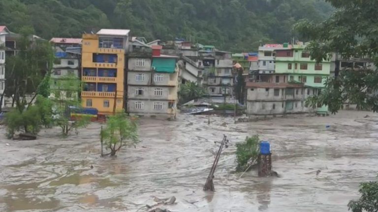 Sikkim Flood: বিপর্যয়ের রাত কাটলেও রেশ কাটেনি, সিকিমে মৃত বেড়ে ২৬, এখনও নিখোঁজ ১৪৩