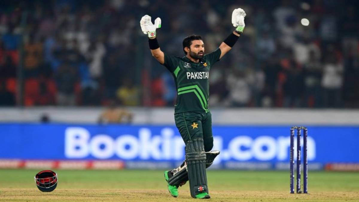 Zimbabwe Beats Pakistan: জিম্বাবোয়ের কাছে প্রথম ODI তে হেরে গেল পাকিস্তান, বুলাওয়েতে ৬০ রানে ৬ উইকেট হারালেন রিজওয়ানরা