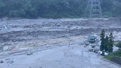 Sikkim Floods: সিকিমে নিখোঁজ সেনা কর্মীদের খোঁজে জোর তল্লাশি, আটকে থাকা পর্যটকদের উদ্ধার চেষ্টা অব্যাহত