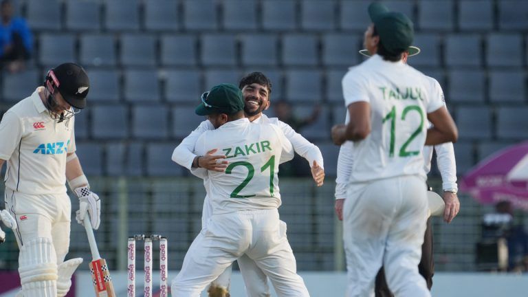 BAN vs NZ 1st Test Day 4 Tea: শুরুতেই তিন উইকেট হারিয়ে বিপাকে কিউইরা, জয়ের দিকে পা বাড়িয়ে বাংলাদেশ