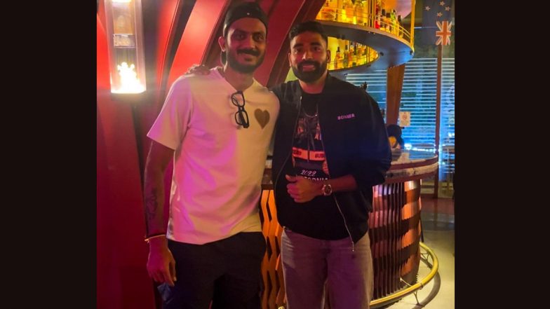 Axar Spotted with Siraj: আরসিবি ক্যাফেতে মহম্মদ সিরাজের সঙ্গে অক্ষর প্যাটেল (দেখুন ছবি)