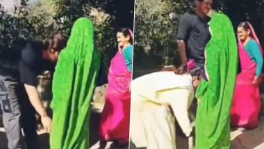 Dhoni Indian Sanskar Video: বয়সে বড় মহিলাদের পা ছুঁয়ে প্রণাম ধোনির, দেখুন ভিডিয়ো