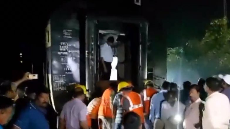 Jharsuguda Accident: উড়িষায় গরুকে ধাক্কা মেরে লাইনচ্যুত ট্রেন, দুর্ঘটনাস্থলের ভিডিয়ো