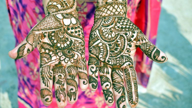 Last-Minute Diwali 2023 Mehndi Designs: দীপাবলির উৎসবে এই সহজ মেহেন্দি ডিজাইন দিয়ে আপনার হাত রাঙিয়ে তলুন, দেখুন ভিডিও