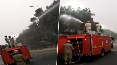 Delhi Air Pollution: দমকল বাহিনীর হাতে হাত দিল্লি সরকারের, জল ছিটিয়ে দূষণ নিয়ন্ত্রণ