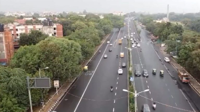 Delhi Weather Update: দিল্লিতে হঠাৎ আবহাওয়ার পরিবর্তন, হালকা বৃষ্টিতে কাটল দূষণের চাদর ( দেখুন ছবি ও ভিডিও)