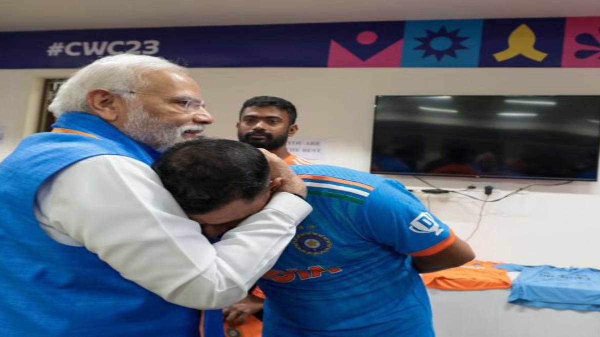 Shami Emotional Post With PM Modi Pic: ফাইনালে হারের পর ড্রেসিংরুমে গিয়ে রোহিতদের জড়িয়ে ধরে সান্ত্বনা মোদীর, প্রধানমন্ত্রীকে ধন্যবাদ সামির