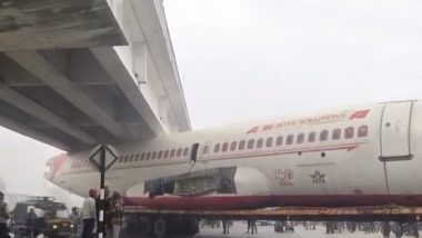 Aeroplane Stuck Video: বাতিল বিমান লরিতে করে নিয়ে যাওয়ার সময় আটকে গেল সেতুর নিচে, মতিহারির ভিডিয়ো