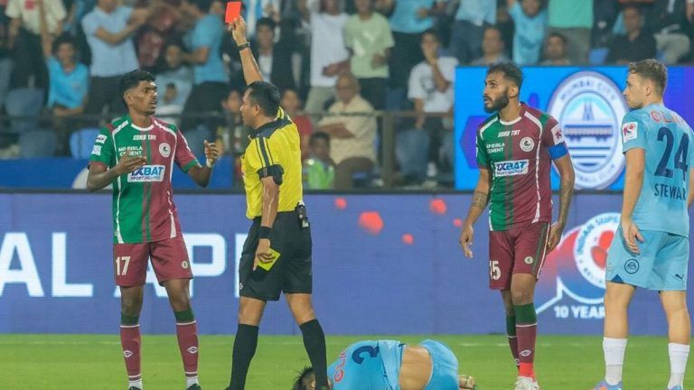 Mohun Bagan Player Ban: মোহনবাগানের ফরোয়ার্ড লিস্টন কোলাকোকে চার ম্যাচের নির্বাসন, তালিকায় মুম্বইয়ের অধিনায়কও