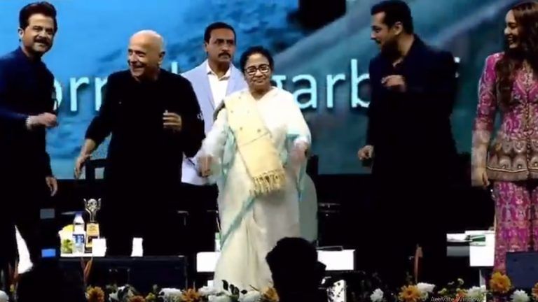 CM Mamata Banerjee Dancing With Salman Khan: 'দিদি'র ডাক শুনেছেন তাই মুখ্যমন্ত্রীকে শেষমেশ নাচিয়ে ছাড়লেন সলমন, দেখুন চলচ্চিত্র উৎসবের ভিডিয়ো