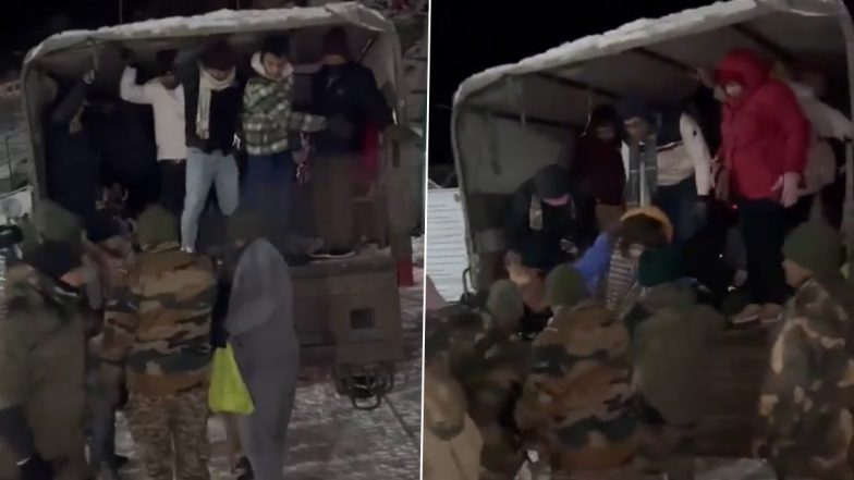 Trishakti Corps Rescued Tourists: পূর্ব সিকিমে তুষারপাতে আটকে পড়া ৮০০ জনের বেশি পর্যটককে উদ্ধার করল সেনা, ভিডিয়ো