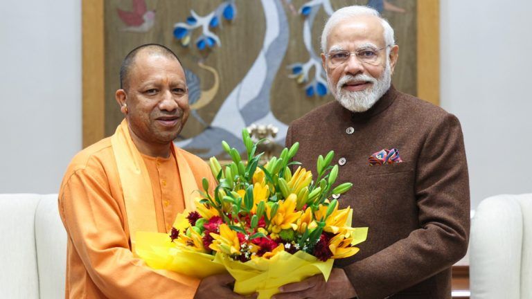 Yogi Met Modi: দিল্লিতে সাক্ষাৎ যোগী-মোদির, দেখুন ছবি