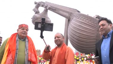 Yogi Adityanath Takes Selfie: সেলফি তুলতে ব্যস্ত উত্তরপ্রদেশের মুখ্যমন্ত্রী যোগী আদিত্যনাথ, অযোধ্যার ভিডিয়ো