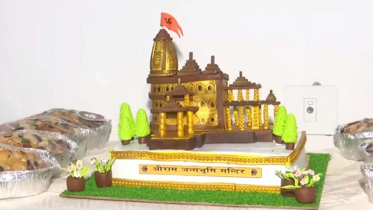 Ram Mandir Themed Christmas Cake: রামলালার প্রতিষ্ঠায় ব্যাকুল, বড়দিনে রাম মন্দিরের আদলে তৈরি খ্রিস্টমাস কেক