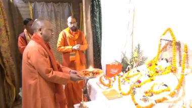 CM Yogi Ram Lalla Pooja Video: রামলালাকে আরতি মুখ্যমন্ত্রী আদিত্যনাথের, দেখুন অযোধ্যার পুরনো মন্দিরের ভিডিয়ো