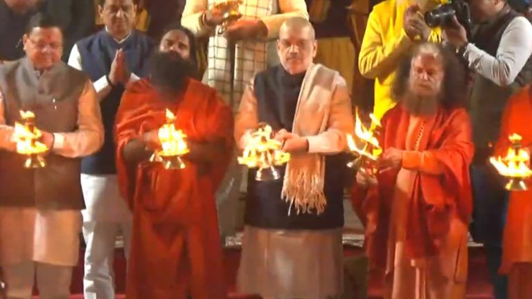 Ganga Aarti In Rishikesh: ঋষিকেশে গঙ্গা আরতি অমিত শাহের, দেখুন ভিডিয়ো