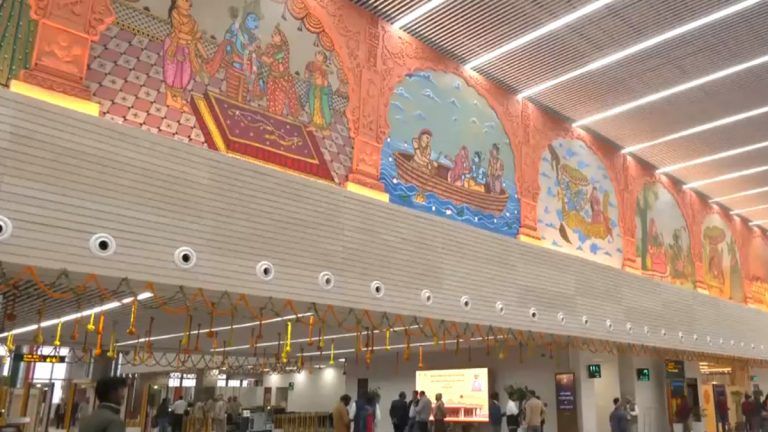 Maharishi Valmiki International Airport Ayodhya Dham: অযোধ্যায় নবনির্মিত বিমানবন্দর উদ্বোধনের আগে দেখুন ভিতরের অভূতপূর্ব কারুকার্য