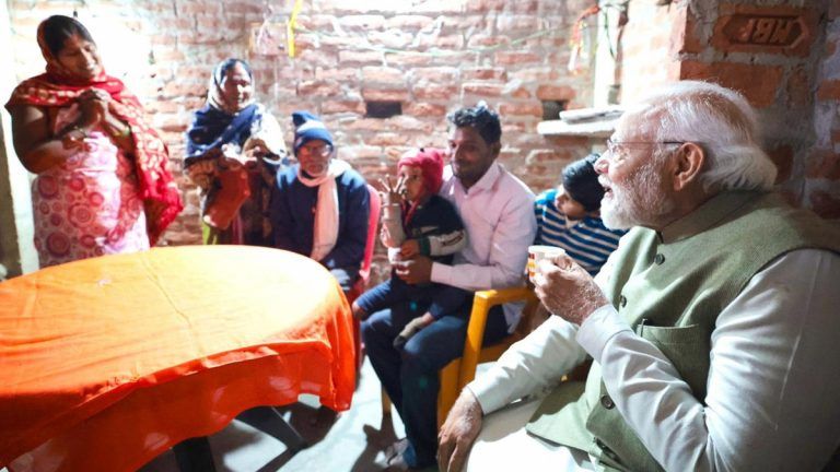 Ayodhya: 'ভগবানের পা পড়েছে বাড়িতে', মোদীকে চা খাইয়ে আপ্লূত ১০ কোটিতম উজ্জ্বলা উপভোক্তা মীরা