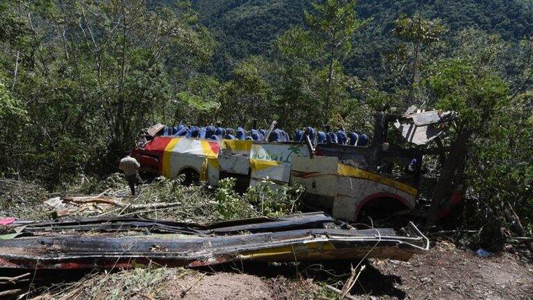 Bolivia Accident: ভূমিধসে ক্ষতিগ্রস্থ রাস্তা, বলিভিয়ায় খাদে পড়ল বাস, নিহত ৩ এবং আহত ১৯