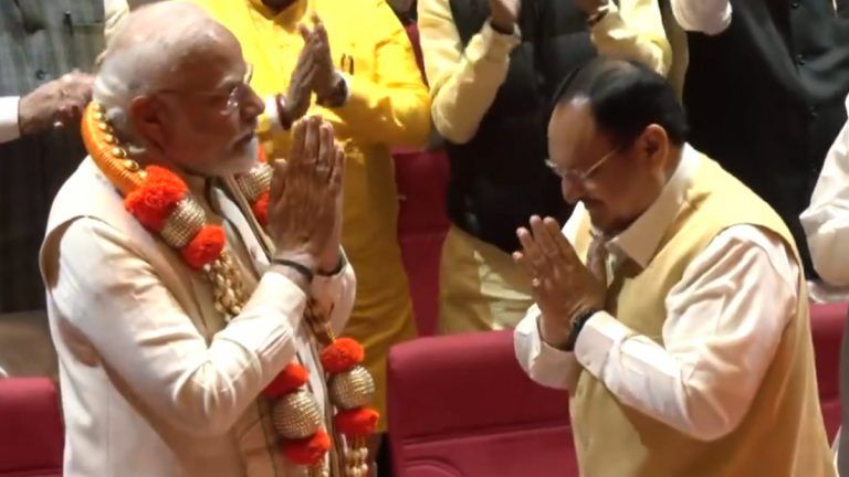 BJP Parliamentary Party Meeting: লোকসভা নির্বাচনের আগে তিন রাজ্যে বড় জয়, সংসদে বিজেপির বৈঠকে সম্বর্ধনা মোদিকে (দেখুন ভিডিও)