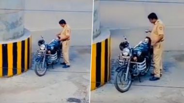 Policeman Eating On Bike Video: বাইক দাঁড় করিয়ে রাস্তার উপর খাচ্ছেন পুলিশ কর্মী, দেখুন ভিডিয়ো