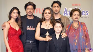 Shah Rukh Khan Video: মেয়ের প্রথম ছবির প্রিমিয়ারে শাহরুখ, ক্যামেরার সামনে হেঁটে গেলেন সুহানার হাত ধরে