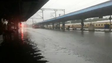Tamil Nadu Heavy Rains: তামিলনাড়ুতে ভারী বর্ষণে বিপর্যস্ত জনজীবন, ব্যাহত রেল পরিষেবাও (দেখুন ছবি)