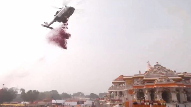 IAF Choppers Shower Flowers: রামলালার মন্দিরে হেলিকপ্টার থেকে পুষ্পবর্ষণ, দেখুন ভিডিও