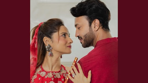 Ankita Lokhande-Vicky Jain: ভিকিকে জড়িয়ে আদরে, সোহাগে ভরিয়ে দিলেন অঙ্কিতা, দেখুন ভিডিয়ো