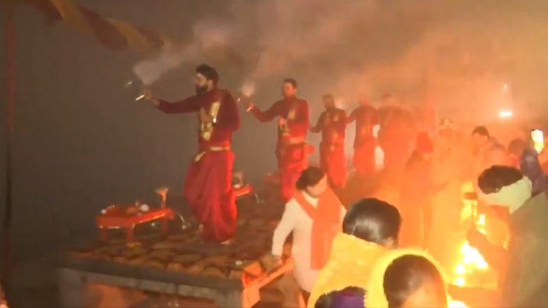 Varanasi: বছরের প্রথম গঙ্গা আরতি ও সূর্য পূজার সূচনা বারাণসীর অসি ঘাটে, দেখুন তারই এক ঝলক (রইল ভিডিও)