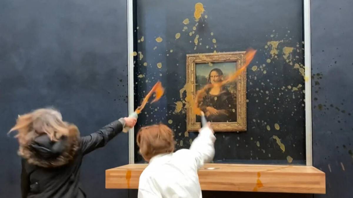 Mona Lisa Painting: ল্যুভর মিউজিয়ামে লিওনার্দোর আঁকা মোনালিসা ছবিতে স্যুপ ছিটিয়ে প্রতিবাদ, দেখুন ভিডিয়ো