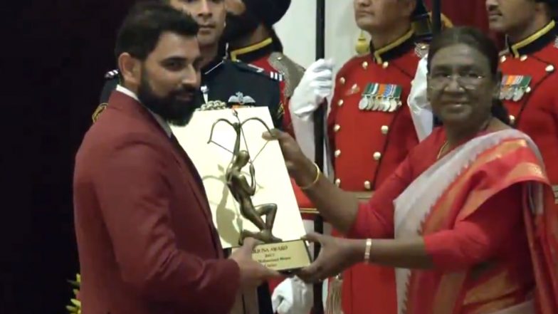 Arjuna Award For MD Shami: রাষ্ট্রপতি দ্রৌপদী মুর্মুর হাত থেকে অর্জুন পুরস্কার গ্রহণ করলেন মহম্মদ শামি (দেখুন সেই ছবি)