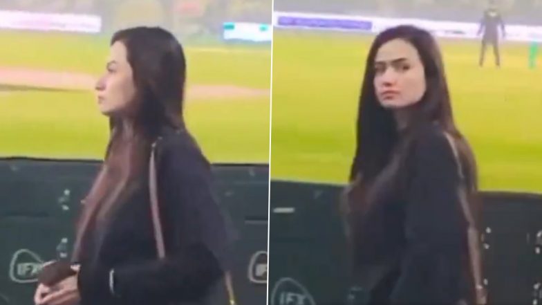 'Sania Mirza' Chants During PSL: শোয়েবের স্ত্রী সানা দেখে পিএসএলে উঠল 'সানিয়া, সানিয়া' রব; (দেখুন ভিডিও)
