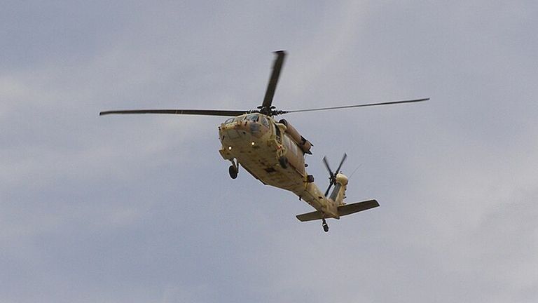 IAF Helicopter Emergency Landing: বন্যা ত্রাণ দিতে গিয়ে বিমান বাহিনীর হেলিকপ্টার জরুরি অবতরণ, দেখুন ভিডিও