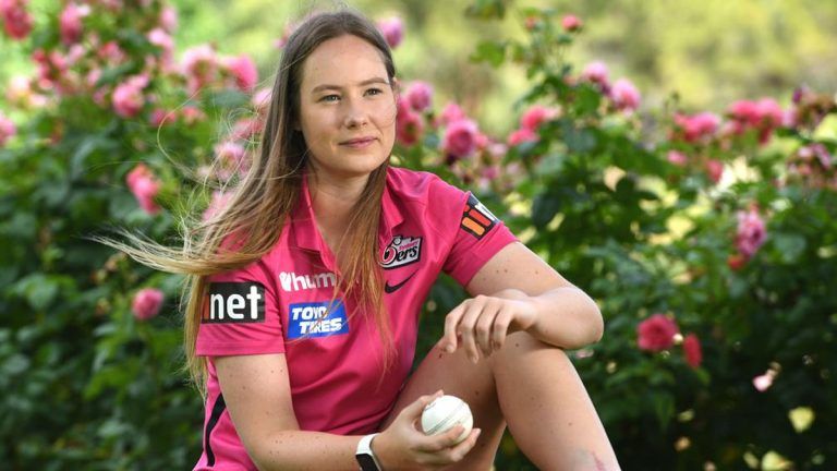 Lauren Cheatle, WPL 2024: ত্বক ক্যান্সারে আক্রান্ত হয়ে মহিলা প্রিমিয়ার লিগ থেকে ছিটকে গেলেন লরেন চিটল